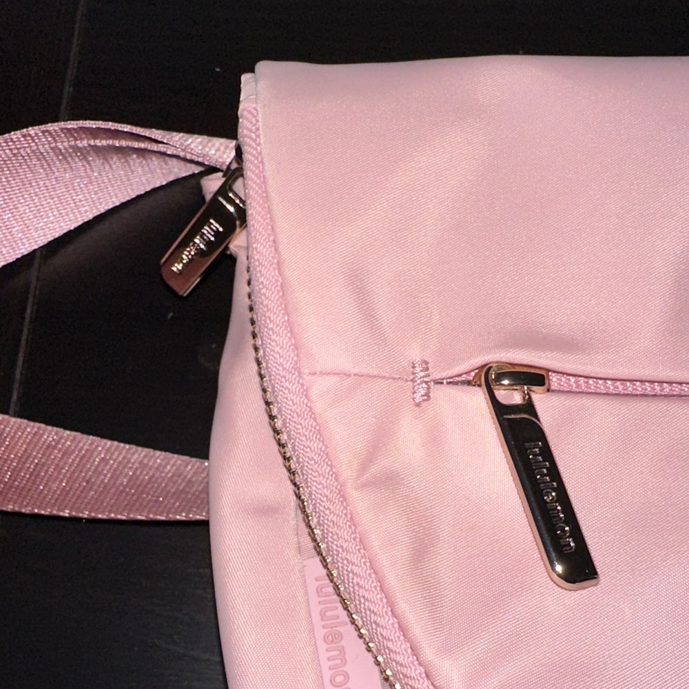 Like New! Lululemon All Night Festival Bag - 5L Crossbody Bag - Picture 6 of 8